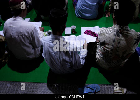 Bantul, Yogyakarta, Indonesia Gennaio 16, 2008 La casa dove Suharto nacque a Kemusuk village di Bantul, Yogyakarta. Poiché l'ex presidente indonesiano è stato presentato all'ospedale, ogni sera centinaia di residenti locali di Kemusuk pregare per lui. Foto di Toto Santiko Budi/JiwaFoto Foto Stock