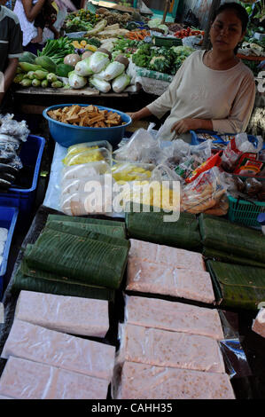 19 gennaio 2007 Jakarta, Indonesia prodotti della soia sono un ingrediente essenziale nella cucina asiatica così come cibo di graffa per la regione?s poveri. Per molti indonesiani, un pezzo di tempeh o fermentato panelli di soia, è spesso la loro unica fonte di proteina, e secondo i dati del governo, lo scorso anno la soia p Foto Stock