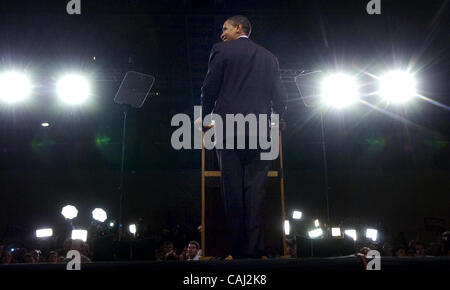 Candidato presidenziale democratico Sen. Barack Obama (D-Ill.) indirizzi sostenitori al suo Caucus notte Rally svoltasi a Hy-Vee Hall di Des Moines, Iowa, giovedì 3 gennaio, 2008. (Brian Baer/ Sacramento Bee/ MCT) Foto Stock