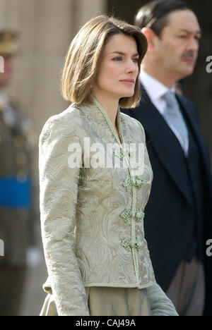 Spanish Royals Host Nuovo Anno ricezione militare. Il re Juan Carlos I di Spagna ospita i militari Pasques reception, un tradizionale nuovo anno celebrazione militare, al Palazzo Reale il 6 gennaio 2008 in Spagna a Madrid la principessa Letizia di Spagna ospita i militari Pasques Reception Foto Stock