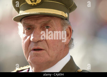 Spanish Royals Host Nuovo Anno ricezione militare. Il re Juan Carlos I di Spagna ospita i militari Pasques reception, un tradizionale nuovo anno celebrazione militare, al Palazzo Reale il 6 gennaio 2008 a Madrid, Spagna Foto Stock