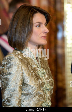 Spanish Royals Host Nuovo Anno ricezione militare. Il re Juan Carlos I di Spagna ospita i militari Pasques reception, un tradizionale nuovo anno celebrazione militare, al Palazzo Reale il 6 gennaio 2008 in Spagna a Madrid la principessa Letizia di Spagna ospita i militari Pasques Reception Foto Stock