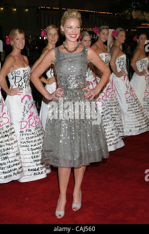 Jan 07, 2008; Hollywood, California, Stati Uniti d'America; attrice Katherine Heigl al '27 abiti' Premiere Mondiale tenutosi a Mann Village Theatre. Credito: Foto di Paul Fenton/ZUMA premere. (?) Copyright 2008 by Paolo Fenton Foto Stock