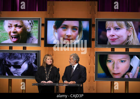 Jan 22, 2008 - Beverly Hills, in California, Stati Uniti d'America - attrice Kathy Bates & Academy Presidente SID GANIS annunciare la nominaions per il 2008 Academy Awards al Motion Picture Academy. (Credito Immagine: © Lisa O'Connor/ZUMA Press) Foto Stock