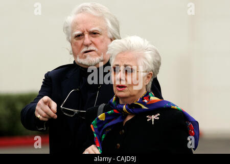 Jan 23, 2008 - Los Angeles, CA, Stati Uniti d'America - Shirley Jones e MARTY INGELS arrivano al funerale di Suzanne Pleshette scomparso il 20 gennaio 2008 a casa sua. Il servizio è stato tenuto a Hillside Memorial Park e camera mortuaria. Foto di Jonathan Alcorn/ZUMA premere. © Copyright 2008 da Jonathan Alcorn Foto Stock