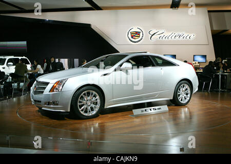 Gen. 10, 2011 - Detroit, Michigan, Stati Uniti d'America. Il coupé del Cadillac CTS. Il 2011 North American International Auto Show (NAIAS) prende il via con la loro stampa evento al centro di Cobo. (Credito Immagine: © Scellino Gene/ZUMAPRESS.com) Foto Stock