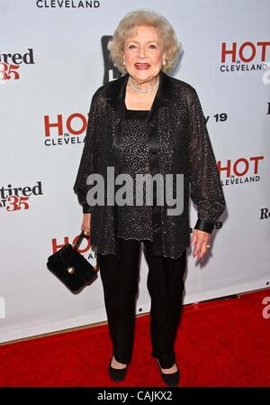 Gen. 10, 2011 - Los Angeles, California, Stati Uniti - Betty White.Hot in Cleveland pensionato 35 Premier parte .tenutasi il Sunset Tower Hotel Los Angeles 01-10-2011. 2011.K67352TL(Immagine di credito: Â© TLeopold/Globe foto/ZUMAPRESS.com) Foto Stock