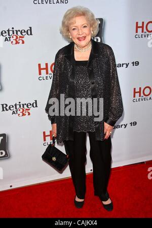 Gen. 10, 2011 - Los Angeles, California, Stati Uniti - Betty White.Hot in Cleveland pensionato 35 Premier parte .tenutasi il Sunset Tower Hotel Los Angeles 01-10-2011. 2011.K67352TL(Immagine di credito: Â© TLeopold/Globe foto/ZUMAPRESS.com) Foto Stock