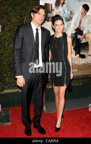 11 gennaio 2011 - Los Angeles, California, Stati Uniti - Ashton Kutcher, Demi Moore frequentando il Los Angeles Premiere di ''No Strings Attached" tenutosi presso il Regency Village Theatre di Westwood, la California il 11 gennaio 2011. 2011.K67357lungo.(Immagine di credito: Â© D. lunga/Globe foto/ZUMAPRESS.com) Foto Stock