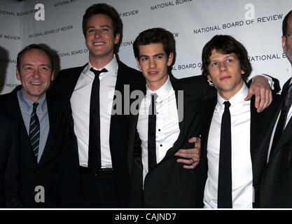 11 gennaio 2011 - New York New York, Stati Uniti - KEVIN SPACEY, ARMIE HAMMER, Andrew Garfield e Jesse Eisenberg arrivare per la National Board of Review of Motion Pictures Awards Gala a Cipriani di New York il 11 gennaio, .2011. .. K67355SN(Immagine di credito: © Sharon Neetles/Globe foto/ZUMAPRESS.com) Foto Stock