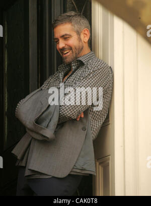 Oct 03, 2007 - New York, NY, STATI UNITI D'AMERICA - Attore george clooney sul set del suo nuovo film "Burn dopo la lettura" situato a Brooklyn. (Credito Immagine: © Nancy Kaszerman/ZUMA Press) Foto Stock