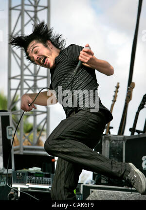 Settembre 22, 2007, Chula Vista, California, Stati Uniti d'America STREET SCENE 2007-cantante DARROH SUDDERTH, di Texaas basato "equo a Midland' canta sulla Captain Morgan Stage Credito: foto di Charlie Neuman, San Diego Union-Tribune/Zuma premere. copyright 2007 San Diego Union-Tribune Foto Stock