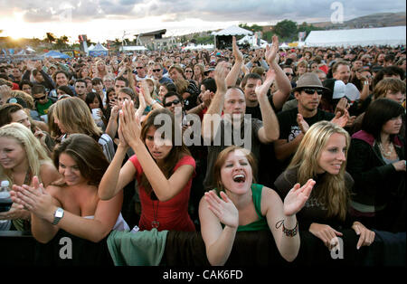 Settembre 22, 2007, Chula Vista, California, Stati Uniti d'America STREET SCENE 2007- folla esulta 'OZOMATLI' sullo Stadio Wrigley mandatory Credit: Foto di Charlie Neuman, San Diego Union-Tribune/Zuma premere. copyright 2007 San Diego Union-Tribune Foto Stock