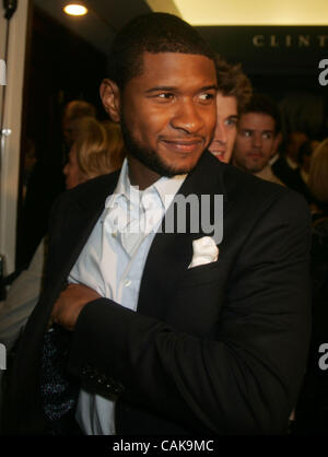 Sep 26, 2007 - New York, NY, STATI UNITI D'AMERICA - cantante USHER al 2007 Clinton iniziativa globale tenutasi presso lo Sheraton Hotel. (Credito Immagine: © Nancy Kaszerman/ZUMA Press) Foto Stock