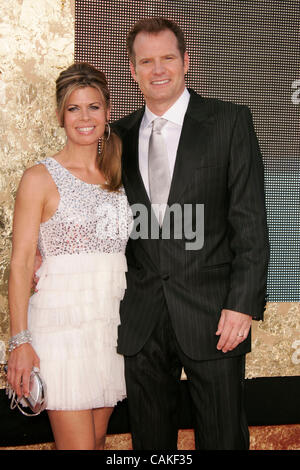 Sep 16, 2007 - Los Angeles, CA, Stati Uniti d'America - Emmy 2007: Jack Coleman e BETH TOUSSAINT arrivando a 59th annuale di Primetime Emmy Awards tenutosi presso lo Shrine Auditorium di Los Angeles. (Credito Immagine: © Lisa O'Connor/ZUMA Press) Foto Stock