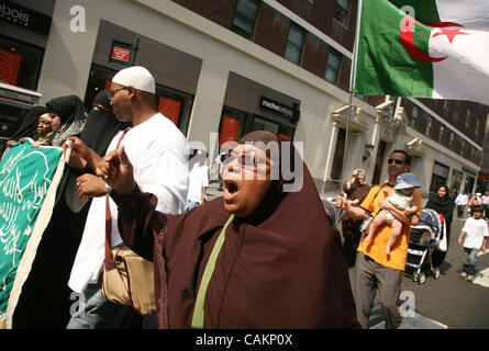 Sep 09, 2007 - New York, NY, STATI UNITI D'AMERICA - Le donne musulmane a marzo per la XXII edizione del regno musulmano americano giorno parata tenutasi su Madison Avenue. (Credito Immagine: © Nancy Kaszerman/ZUMA Press) Foto Stock