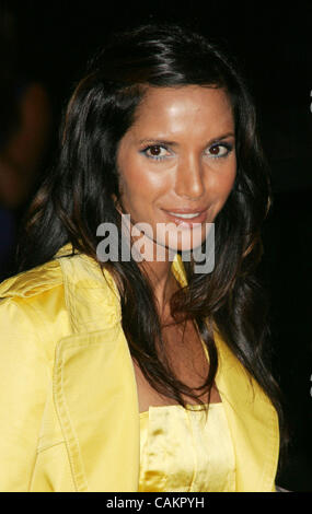 Sep 10, 2007 - New York, NY, STATI UNITI D'AMERICA -PADMA LAKSHMI arriva al Marc Jacobs primavera 2008 la raccolta presso il Lexington Armory. (Credito Immagine: © Nancy Kaszerman/ZUMA Press) Foto Stock