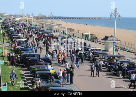 Brighton, Regno Unito. 1 Aprile, 2012. Proprietari prendere parte alla Austin 7 auto Run che finito sul lungomare di Brighton oggi Foto Stock
