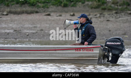 03/04/2012. 158Xchanging Oxford & Università di Cambridge Boat Race. Gita in pratica durante la precedente settimana Tideway. Oxfrord coach Sean Bowden. Foto Stock