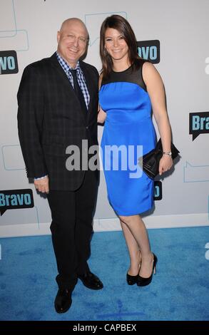 Tom Colicchio, Gail Simmons presso gli arrivi per il bravo Media 2012 in anticipo, 548 W. 22nd Street, New York, NY, 4 aprile 2012. Foto di: Kristin Callahan/Everett Collection Foto Stock