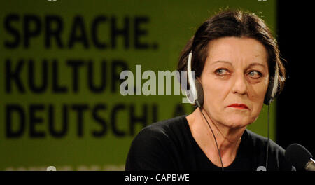 Nìmecká spisovatelka Herta Müllerová, držitelka Nobelovy ceny, vystoupila 5. dubna v Mìstské knihovnì v Praze.---tedesco 2009 Premio Nobel per la letteratura vincitore Herta Mueller si è visto all'autore della lettura in biblioteca comunale di Praga Repubblica Ceca, Aprile 5, 2012. (CTK foto/Michal Krumphanzl) Foto Stock