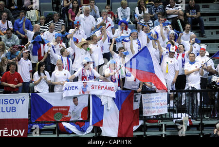 Ventole ceca durante il match Radek STEPANEK: risultati nei (CZE) contro Janek Tipsarevic (SRB), Davis Cup Quarti di Finale, Praga, Repubblica Ceca, 6 aprile 2012. (CTK foto/Vit Simanek) Foto Stock