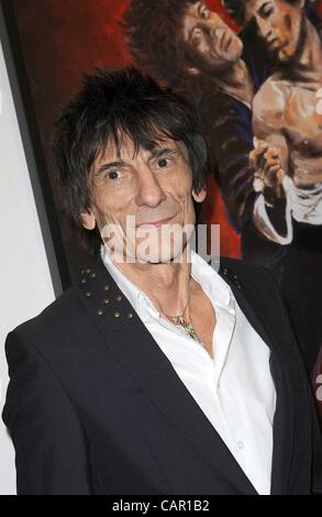 Ronnie Wood di presenze per la raccolta simbolica presenta Ronnie Wood volti, tempi e luoghi mostra, New York. Foto di: Kristin Callahan/Everett raccolta/Alamy Live News. Foto Stock