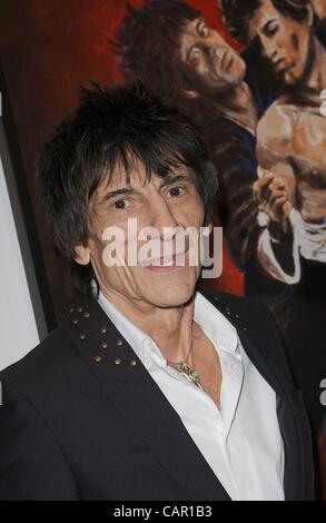 Ronnie Wood di presenze per la raccolta simbolica presenta Ronnie Wood volti, tempi e luoghi mostra, New York. Foto di: Kristin Callahan/Everett raccolta/Alamy Live News. Foto Stock