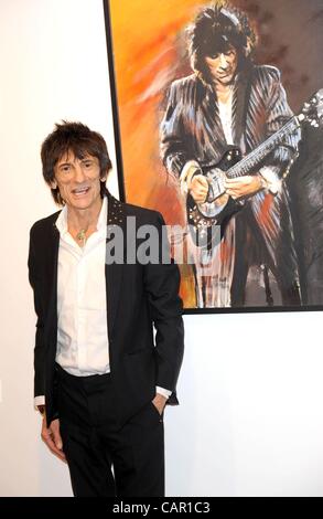 Ronnie Wood di presenze per la raccolta simbolica presenta Ronnie Wood volti, tempi e luoghi mostra, New York. Foto di: Kristin Callahan/Everett raccolta/Alamy Live News. Foto Stock