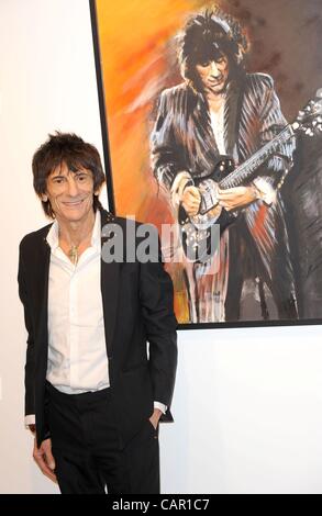 Ronnie Wood di presenze per la raccolta simbolica presenta Ronnie Wood volti, tempi e luoghi mostra, New York. Foto di: Kristin Callahan/Everett raccolta/Alamy Live News. Foto Stock