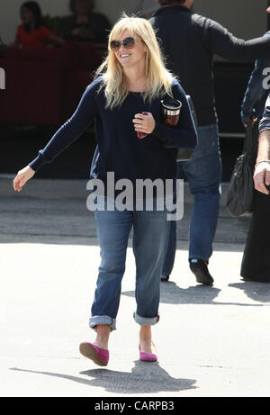 REESE WITHERSPOON Reese Witherspoon avvistamento di LOS ANGELES CALIFORNIA USA 15 Aprile 2012 Foto Stock