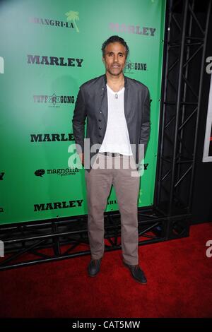 Rick Fox presso gli arrivi per MARLEY Premiere, ArcLight Glossari Affini Dome, Los Angeles, CA 17 aprile 2012. Foto di: Tony Gonzalez/Everett Collection Foto Stock