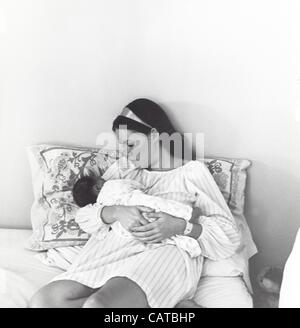 SALLY FIELD con suo figlio Pietro Craig 1969.fornito da foto inc.(Immagine di credito: Â© fornito dal mondo Foto Inc/Globe foto/ZUMAPRESS.com) Foto Stock