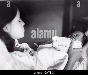 SALLY FIELD con suo figlio Pietro Craig 1969.fornito da foto inc.(Immagine di credito: Â© fornito dal mondo Foto Inc/Globe foto/ZUMAPRESS.com) Foto Stock