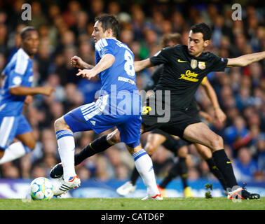 18.04.2012. Stamford Bridge, a Chelsea, Londra. Del Chelsea Frank Lampard e Sergio Busquets del FC Barcelona durante la Champions League Semi Finale 1 gamba match tra Chelsea e Barcellona a Stamford Bridge Stadium il 18 aprile 2012 a Londra, Inghilterra. Foto Stock
