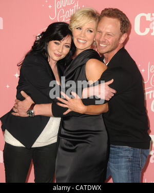 Aprile 19, 2012 - West Hollywood, California, Stati Uniti - 90210 alumni shannen doherty Jennie Garth e IAN ZIERING frequentando Jennie Garth il quarantesimo compleanno & Premiere Party per il suo nuovo CMT mostra ''Jennie Garth: un po' il paese"" tenutasi presso l'Hotel di Londra. (Credito Immagine: © D. lunga/Globe Pho Foto Stock