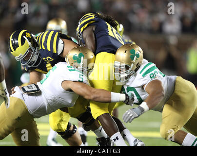 Sett. 10, 2011 - Ann Arbor, Michigan, Stati Uniti d'America - La Cattedrale di Notre Dame Fighting Irish perso per il Michigan ghiottoni nei minuti finali del gioco. Foto di Aaron Suozzi (credito Immagine: © Aaron Souzzi/ZUMAPRESS.com) Foto Stock