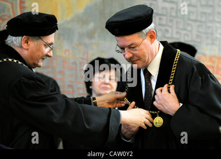 Scienziato tedesco Christoph Wanner dell Ospedale universitario di Würzburg, ha ricevuto un dottorato onorario di medicina a Praga Repubblica Ceca, lunedì, 23 aprile 2012. (CTK foto/Stanislav Zbynek) Foto Stock