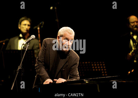 BOLOGNA (IT) 23/04/2012: Paolo Conte Live, Italian Jazz compositore eseguendo @ Teatro delle Celebrazioni di Bologna, in Italia il Apr 23, 2012. Foto Stock