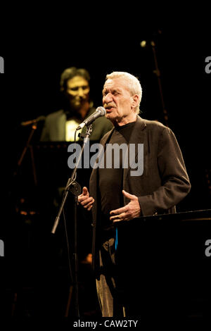 BOLOGNA (IT) 23/04/2012: Paolo Conte Live, Italian Jazz compositore eseguendo @ Teatro delle Celebrazioni di Bologna, in Italia il Apr 23, 2012. Foto Stock