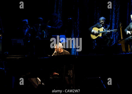 BOLOGNA (IT) 23/04/2012: Paolo Conte Live, Italian Jazz compositore eseguendo @ Teatro delle Celebrazioni di Bologna, in Italia il Apr 23, 2012. Foto Stock