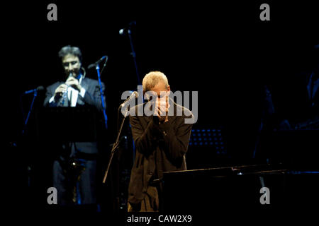 BOLOGNA (IT) 23/04/2012: Paolo Conte Live, Italian Jazz compositore eseguendo @ Teatro delle Celebrazioni di Bologna, in Italia il Apr 23, 2012. Foto Stock