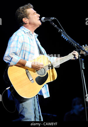 Oct 10, 2010 - Austin, Texas, Stati Uniti d'America - musicista GLENN FREY della band The Eagles suona dal vivo come parte del 2010 Austin City Limits Music Festival che ha avuto luogo a Zilker park situato nel centro di Austin. Copyright 2010 Jason Moore. (Credito Immagine: © Jason Moore/ZUMAPRESS.com) Foto Stock