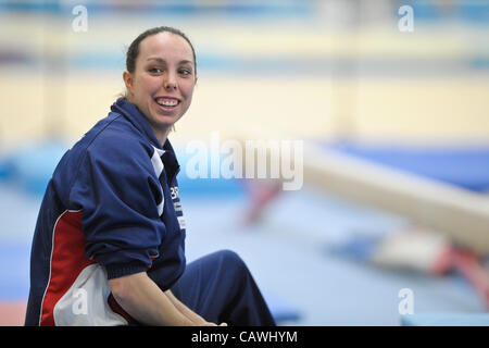 Media Day a Lilleshall NSC British ginnastica. Membri della squadra raffigurato in vista del Campionato Europeo per le donne in Belgio Può 9th-13th 2012. Beth Tweddle colloqui per i media Foto Stock