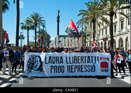 Barcellona,Spagna. 1 Maggio,2012. Anarchico CGT Unione commemorare il giorno di maggio e protestare contro l'arresto del suo partner Laura Gomez arrestati durante lo sciopero generale del marzo 29 contro la nuova riforma del lavoro legge. Foto Stock