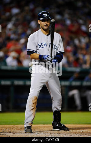 1 maggio 2012 - Arlington, Texas, Stati Uniti d'America - 25 aprile 2012. Arlington, TX. Stati Uniti d'America. New York Yankees Derek Jeter come giocano i Rangers di Texas in una Major League Baseball gioco al Ballpark in Arlington, Texas. (Credito Immagine: © Ralph Lauer/ZUMAPRESS.com) Foto Stock