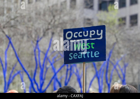 "Occupare West Seattle' segno, giorno di maggio Rally, Westlake Park, 1 maggio, 2012, Seattle, Washington Foto Stock