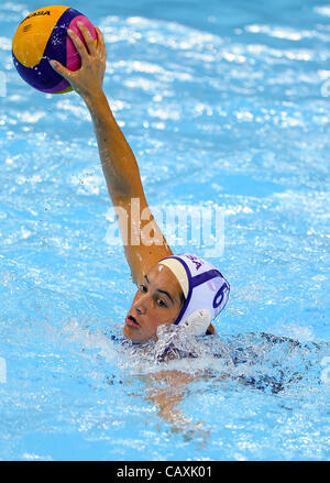 03.05.2012 Londra, Inghilterra. Stati Uniti d'America in azione durante il turno preliminare match tra Stati Uniti e Ungheria il giorno 1 della Visa Womens Pallanuoto International presso la pallanuoto Arena sul Parco Olimpico. (Questo è un 2012 Olimpiadi evento di prova, parte di Londra si prepara la serie). Foto Stock