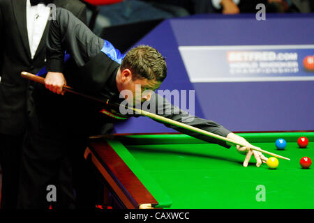 1 maggio 2012 - Sheffield, Inghilterra - 01.05.2012 - Matteo Stevens (WAL) in azione contro Ryan Giorno (WAL) (meglio di 25 frame 2a seconda sessione) ai quarti di finale del World Snooker Snooker campionati a crogiolo, Sheffield. (Credito Immagine: © Michael Cullen/ZUMAPRESS.com) Foto Stock