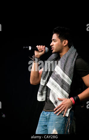 Il cantante Abbas Hasan, Vaisakhi Festival, Sikh Anno nuovo, Trafalgar Square, Londra, Regno Unito, 06/05/2012 Foto Stock